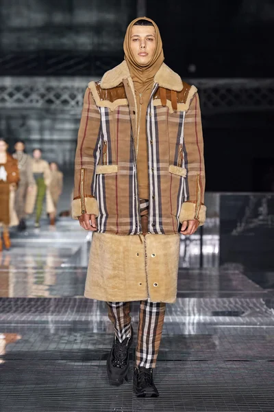 Look 49